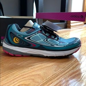 Topo Athletic Magnifly running shoe.